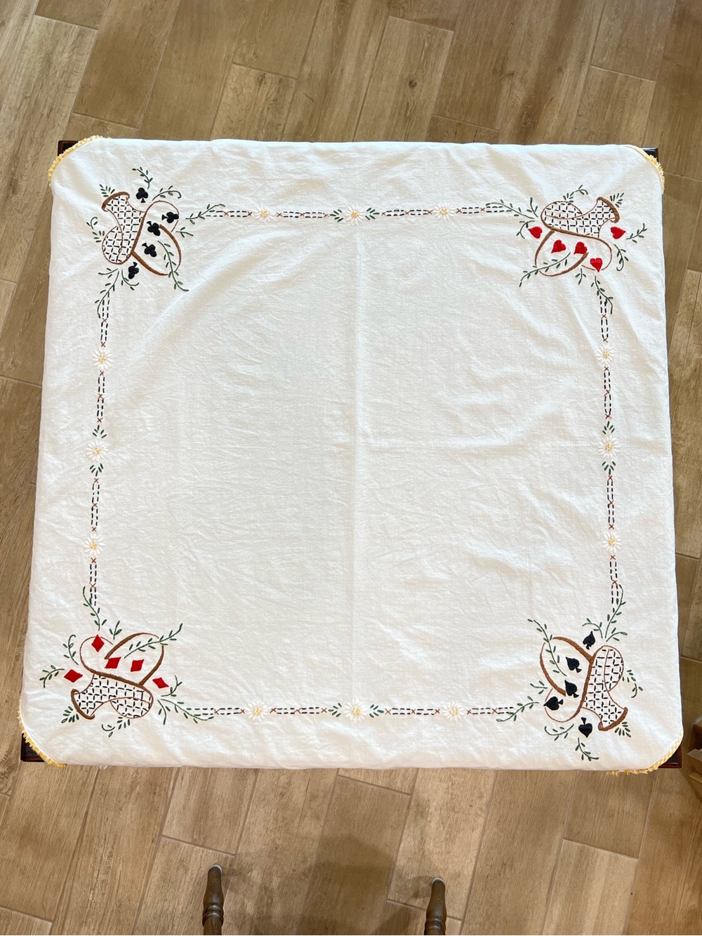 Vintage Embroidered Bridge Card Table Cover Poker Hearts Spades Clubs Diamonds - Picture 6 of 10